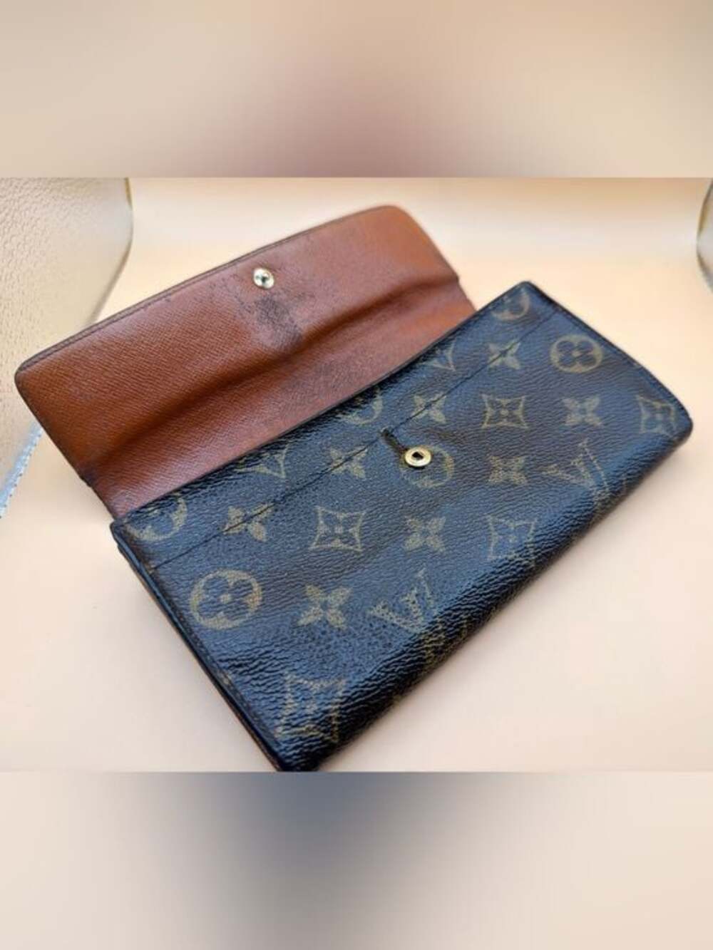 Louis Vuitton Monogram Porte
Tresor International Trifold Long
Wallet - Picture 6 of 16